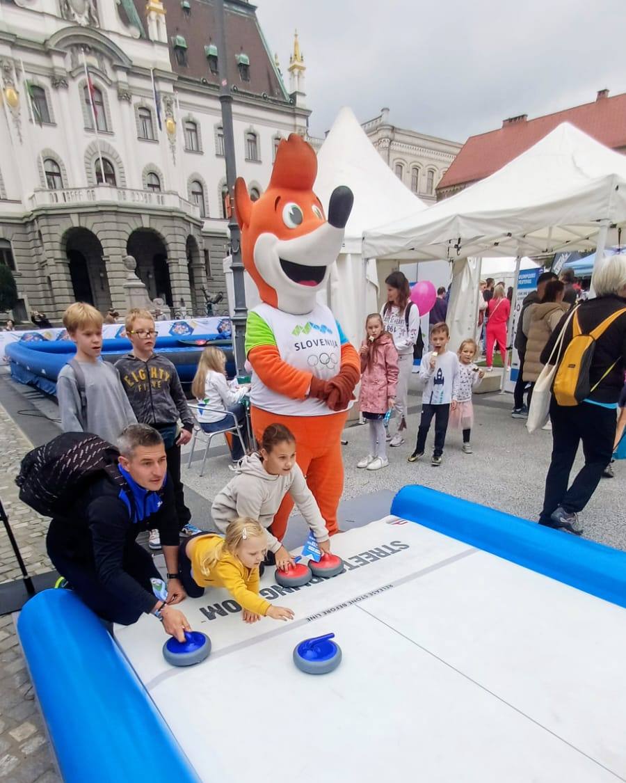 Streetcurling na Olimpijskem festivalu 2025
